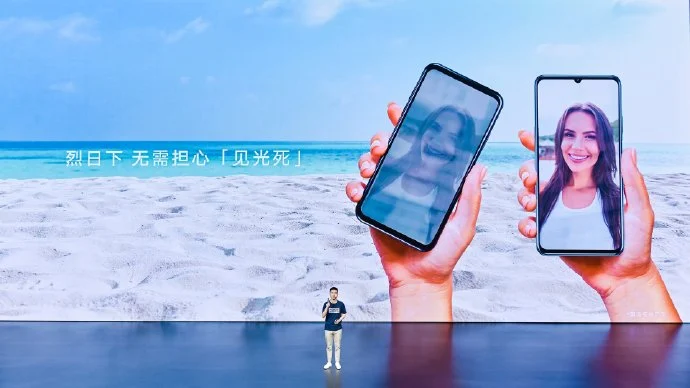 Honor представила 7-дюймовый смартфон Honor X10 Max
