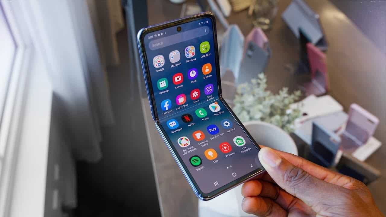 Samsung планирует выпустить бюджетный складной смартфон