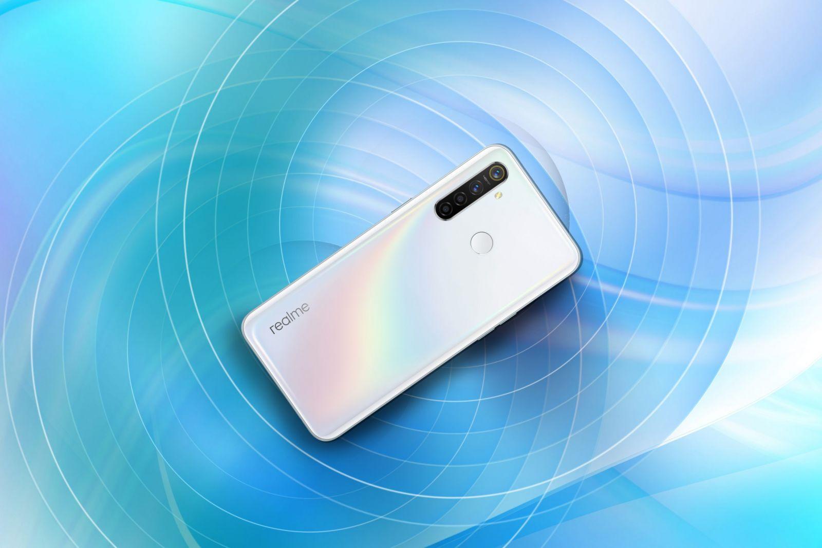 Realme 5 Pro теперь доступен в цвете Chroma White Realme 5 Pro теперь доступен в цвете Chroma White