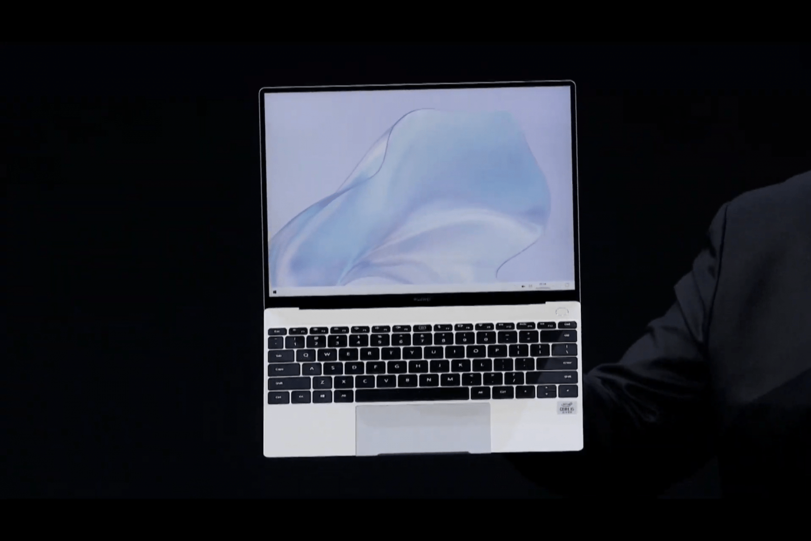 Huawei показала флагманский ноутбук MateBook X