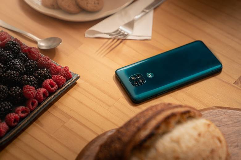 Motorola анонсирует старт продаж и российские цены смартфона moto g9 play