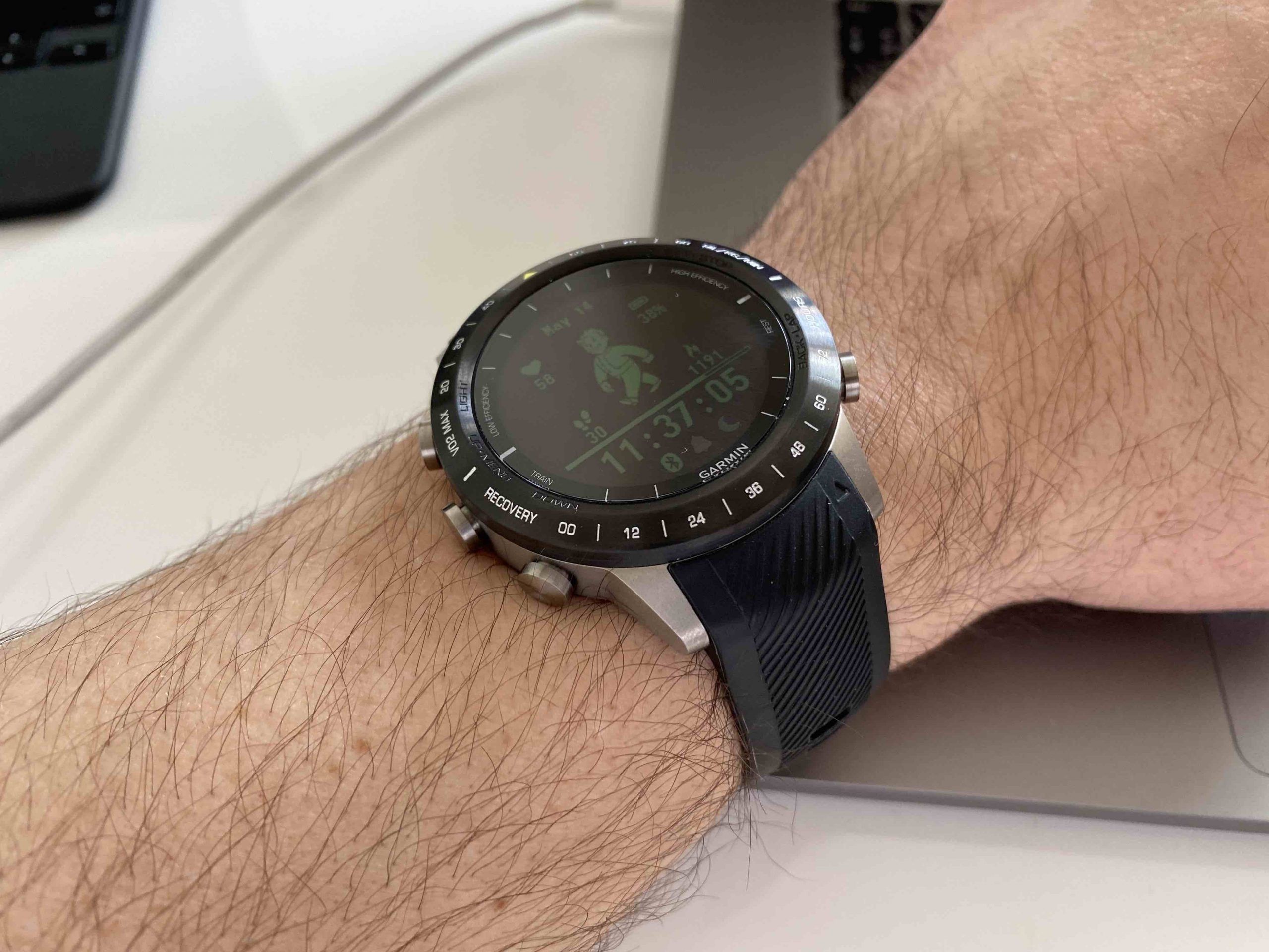 Garmin выпустила часы MARQ для путешественников, автогонщиков и авиаторов