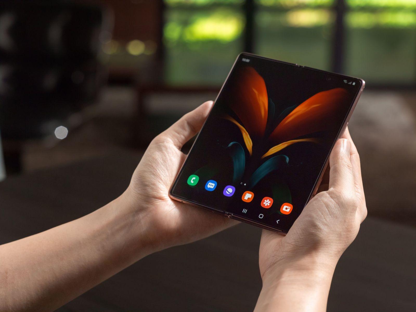 Samsung официально представил Galaxy Z Fold2