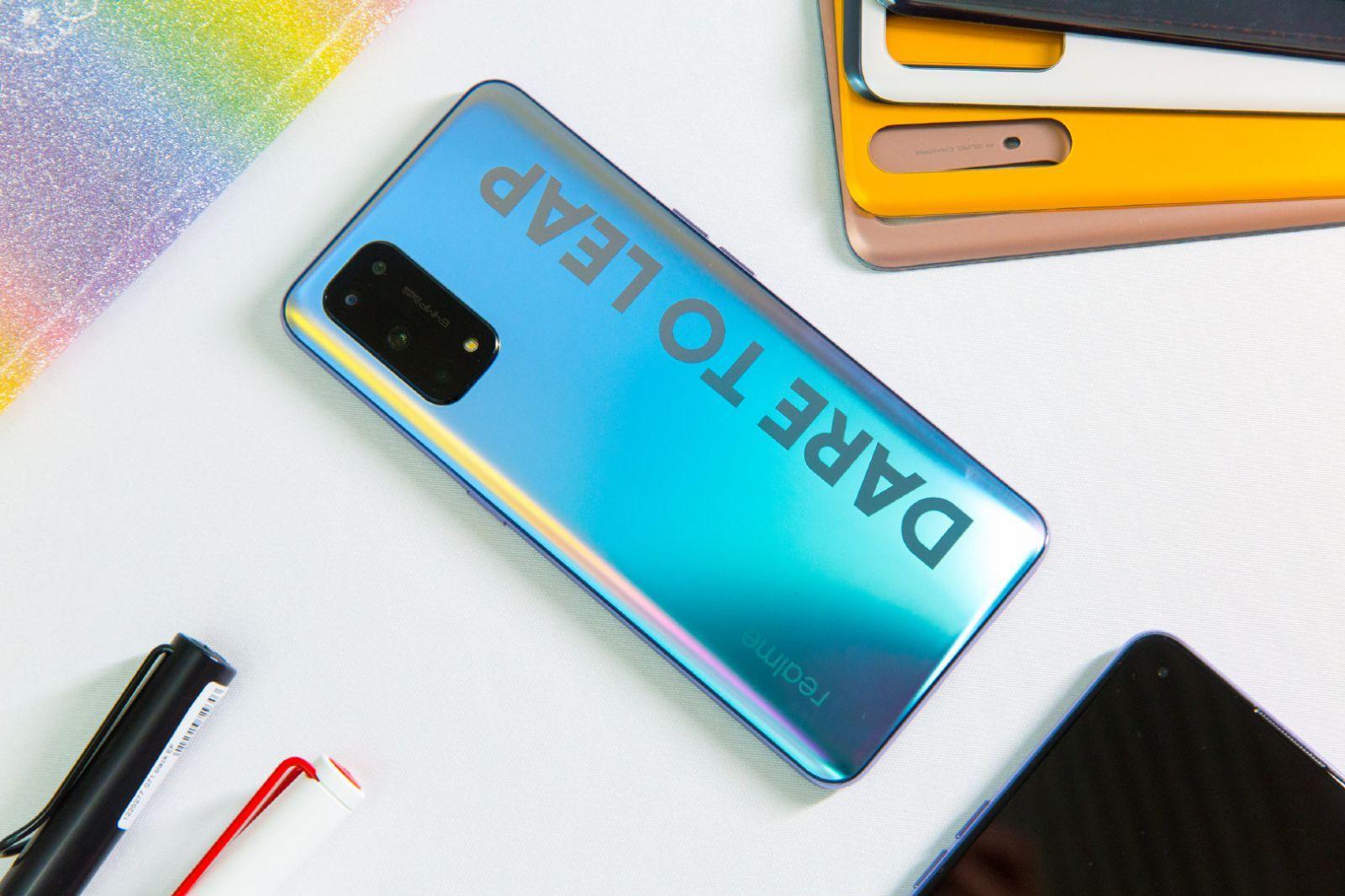 Топовый чип, квадрокамера и большой экран. Представлены смартфоны Realme X7 и X7 Pro