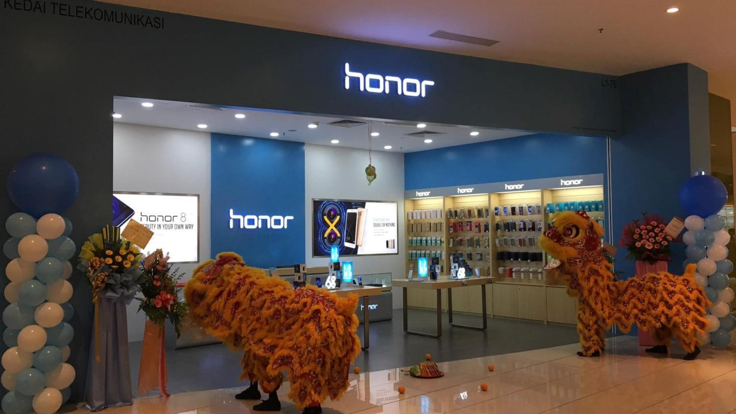 Honor откроет много розничных магазинов в России Honor откроет много розничных магазинов в России
