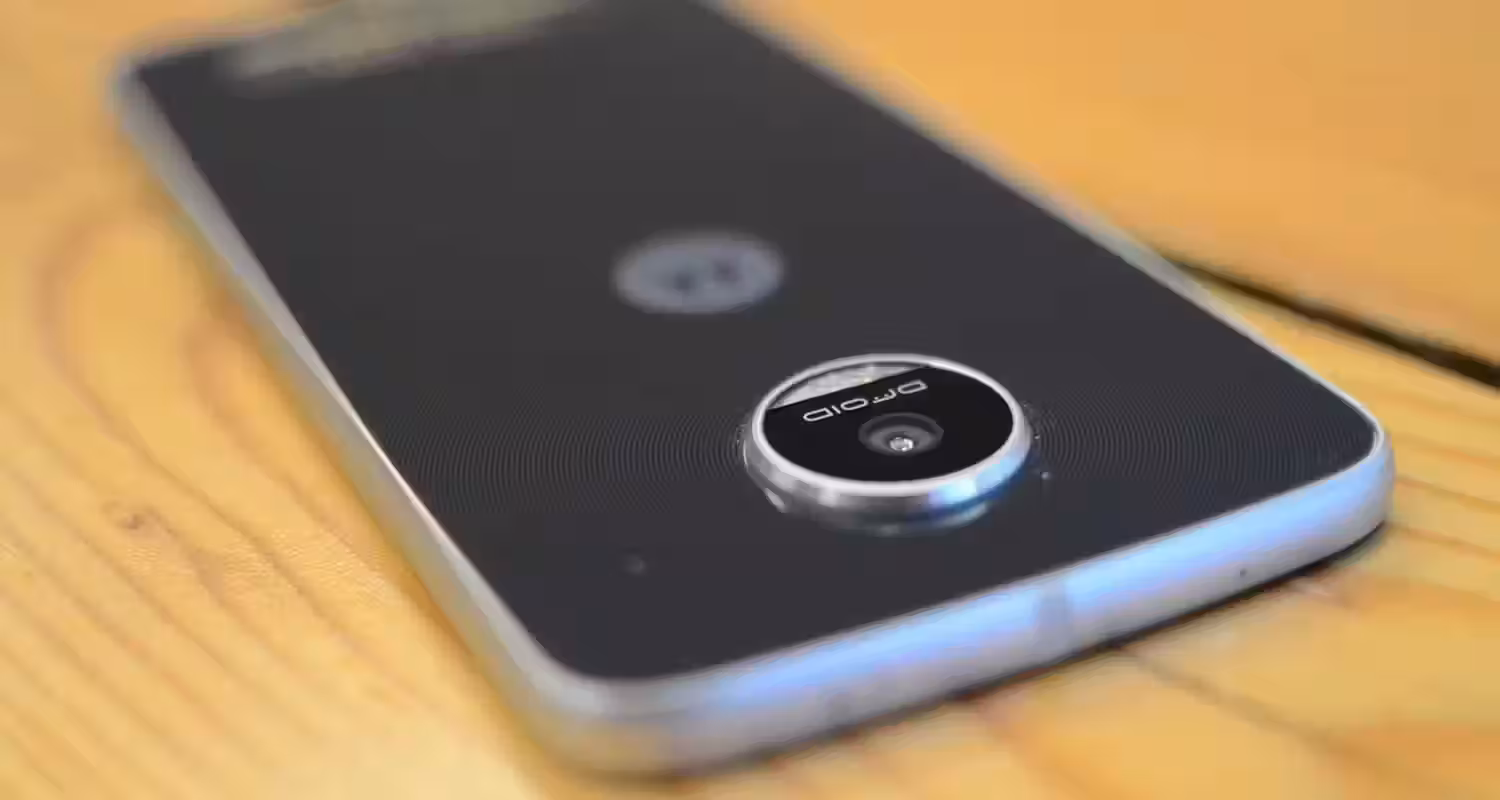 IFA 2016. Новый смартфон Moto Z Play и фотомодуль Hasselblad True Zoom 5 moto z play droid and hasselblad mod 1500x1000 1