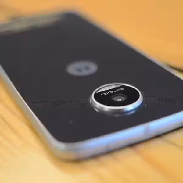 moto z play droid and hasselblad mod 1500x1000 1