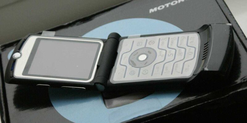 Motorola пересоздаст легендарный Moto RAZR (20141023112824 c1b9c)