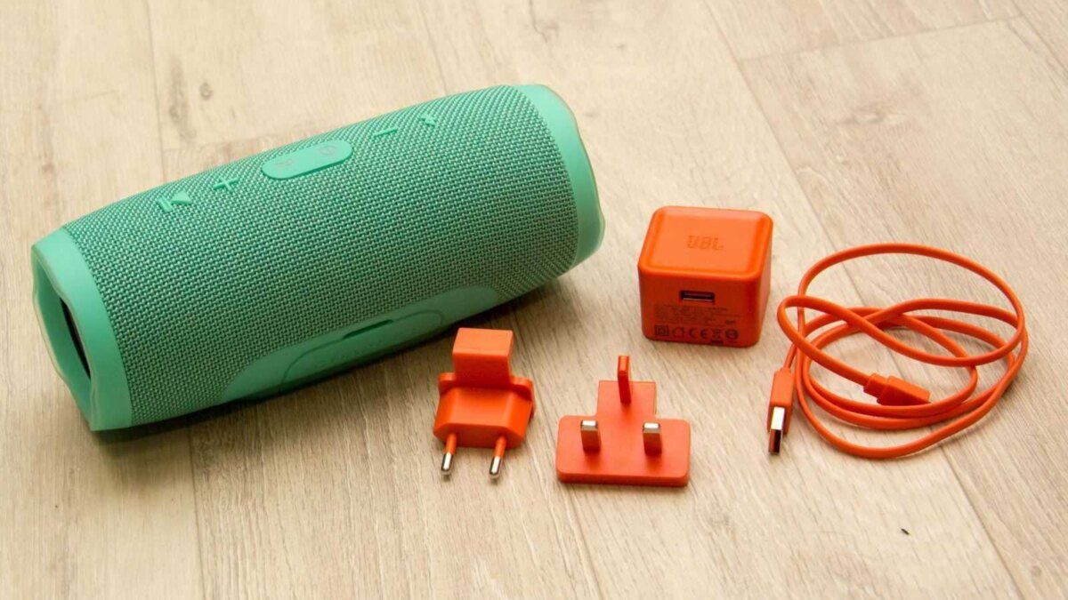 Слушай — заряжай. Обзор портативной колонки JBL Charge 3 17 DSC 2239