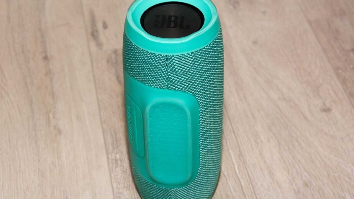 Слушай — заряжай. Обзор портативной колонки JBL Charge 3 24 DSC 2247