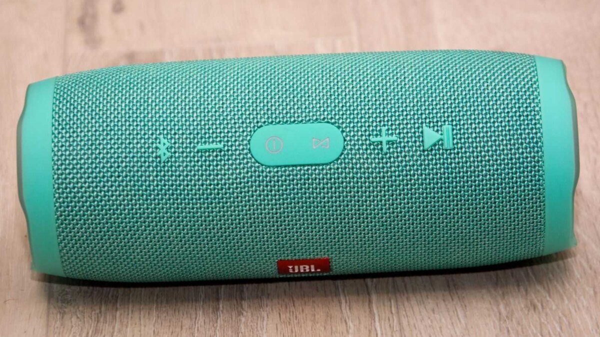 Слушай — заряжай. Обзор портативной колонки JBL Charge 3 20 DSC 2262