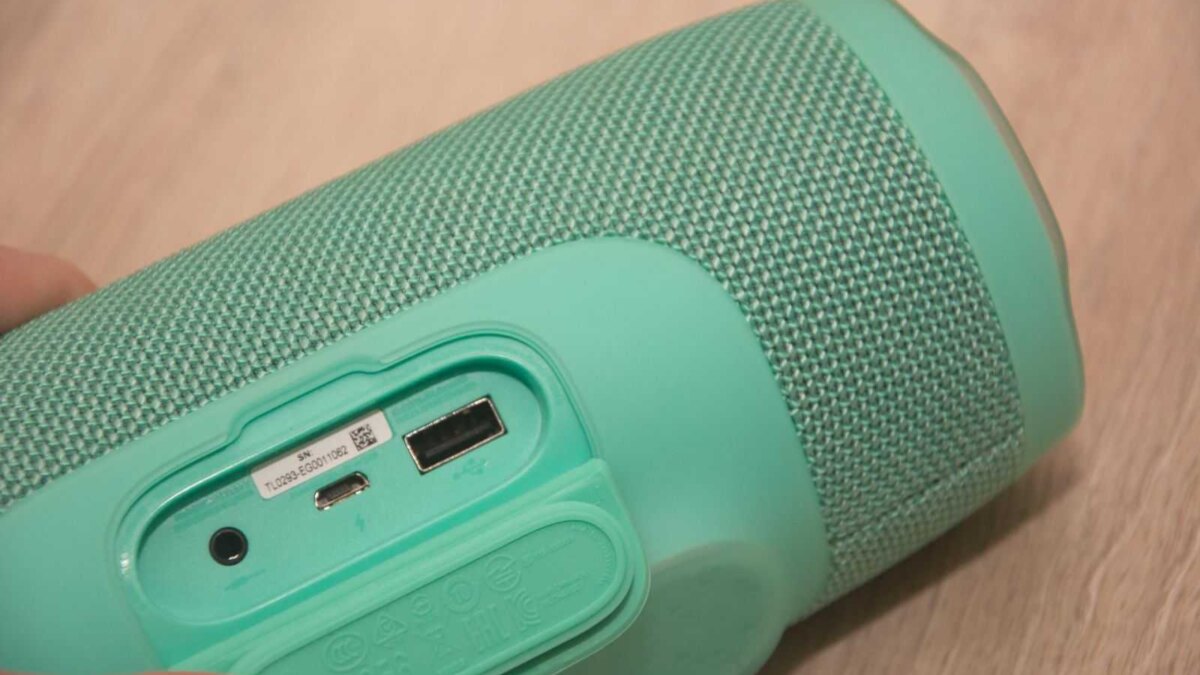 Слушай — заряжай. Обзор портативной колонки JBL Charge 3 22 DSC 2270