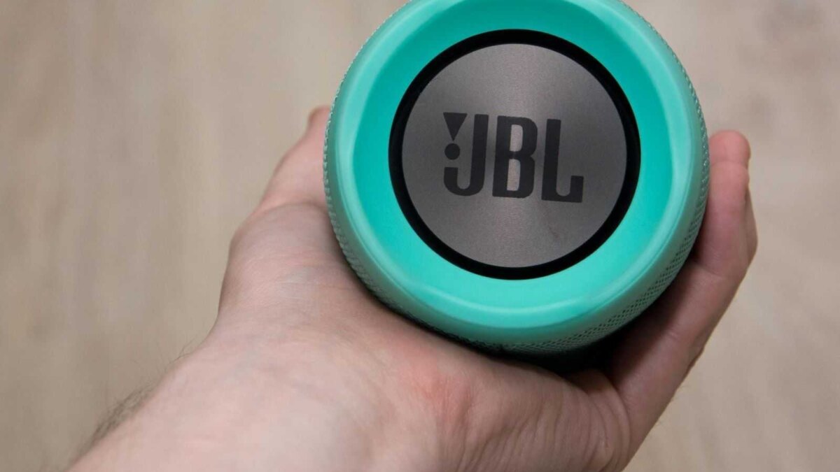 Слушай — заряжай. Обзор портативной колонки JBL Charge 3 25 DSC 2273