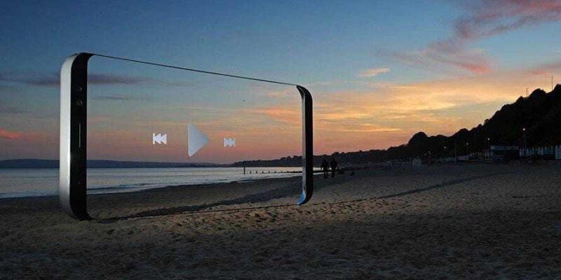 Samsung установил гигантские Galaxy S8 в 20-ке самых красивых мест Великобритании (Samsung Beach)