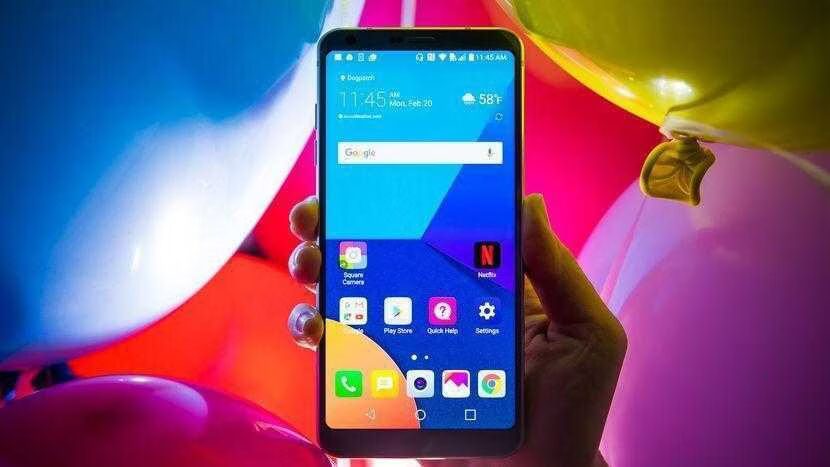 Смартфон LG G6 с ярким дисплеем и интерфейсом