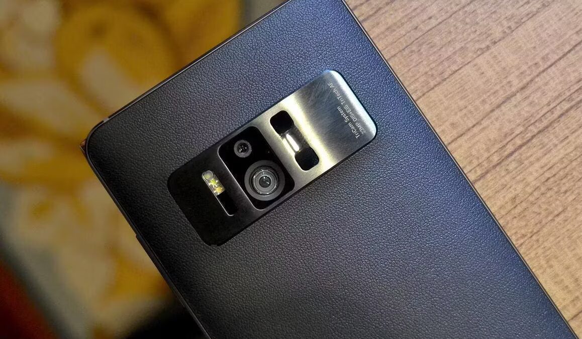 Основная камера и вспышка смартфона ASUS ZenFone AR