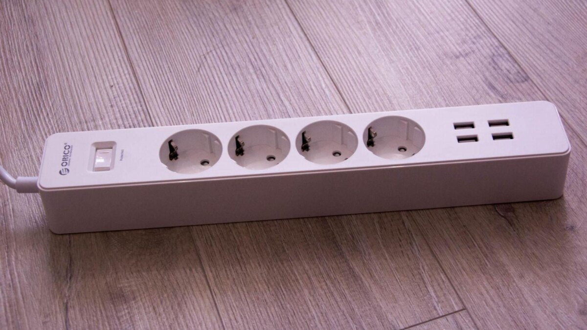 Заряжает! Обзор сетевого фильтра Orico OSC-4A4U 11 DSC 3988