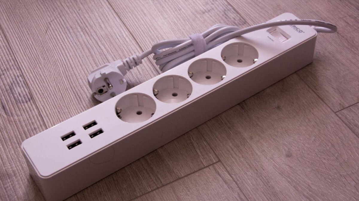 Заряжает! Обзор сетевого фильтра Orico OSC-4A4U 10 DSC 3994