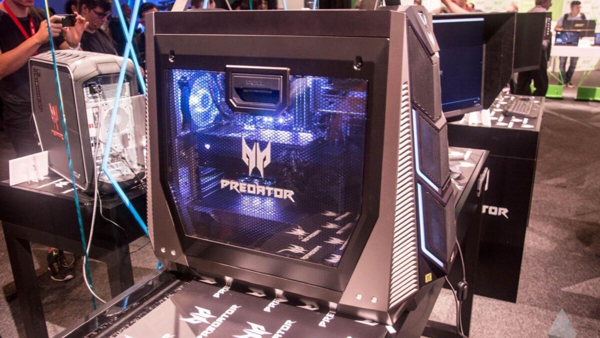 Игровой мощный компьютер Acer Predator Orion 9000 с прозрачной боковой панелью и подсветкой внутри