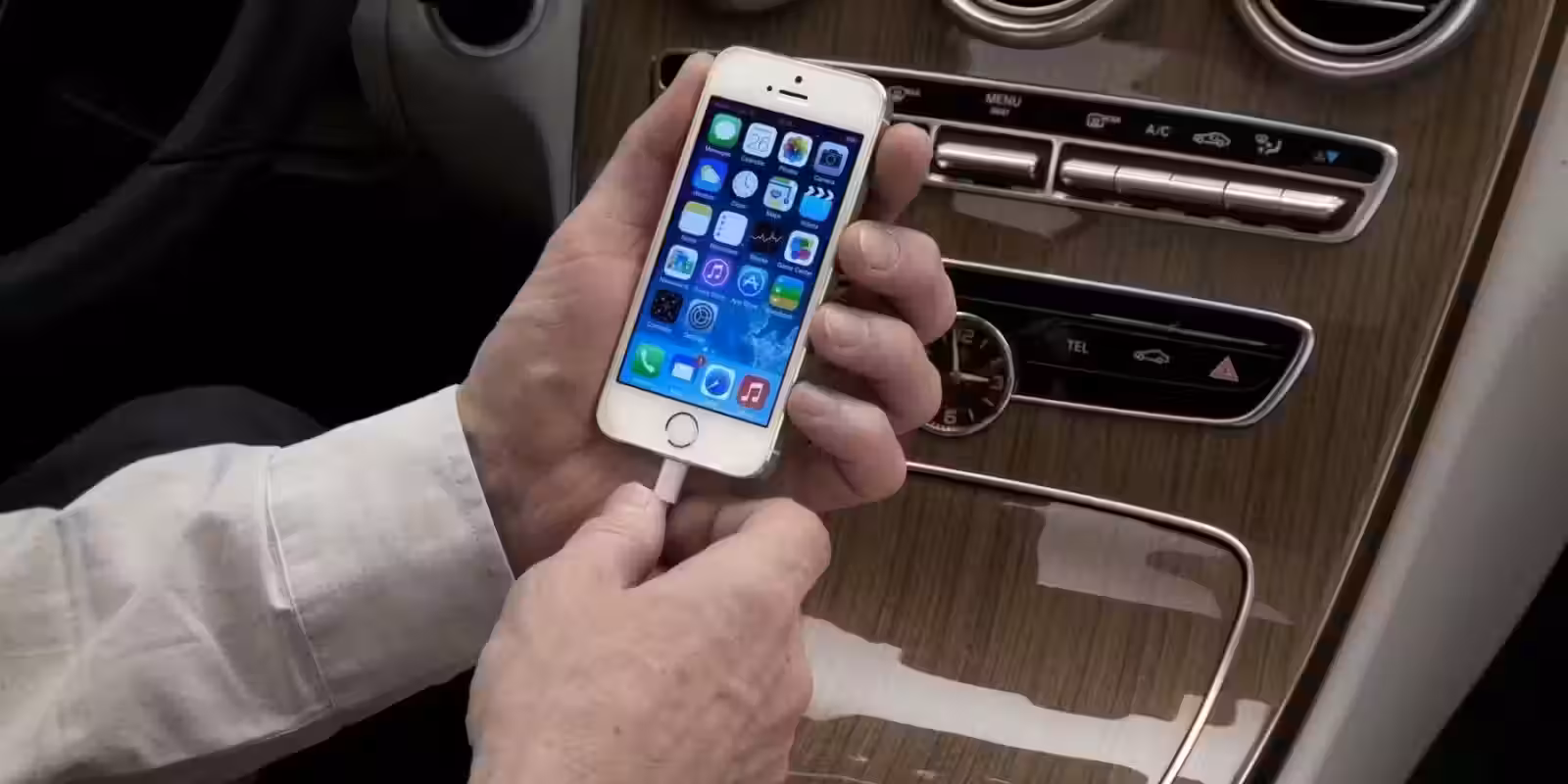 Mercedes Benz CarPlay 02