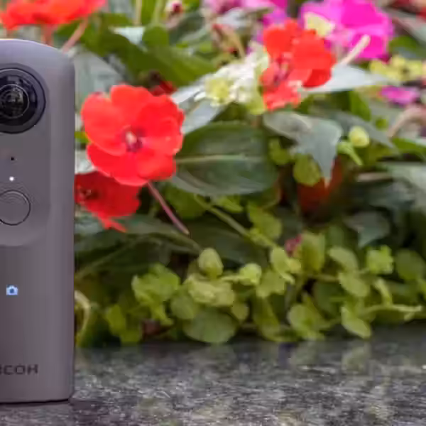 Ricoh Theta V 1
