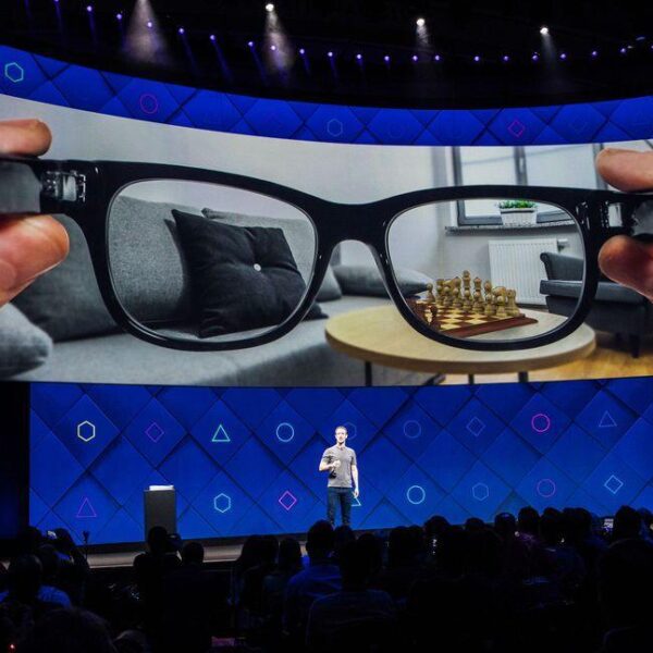 Facebook забанил игроков Oculus, которые использовали больше одной гарнитуры (augmented reality virtual reality ar vr facebook f8 2017 0144)