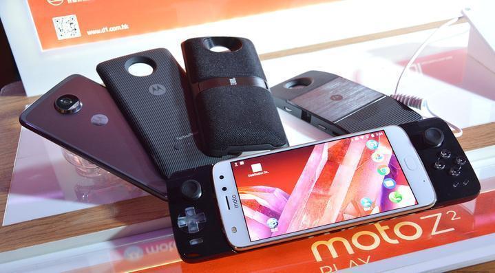Motorola выпускает джойстик для Moto Z (dims e1502434208574)