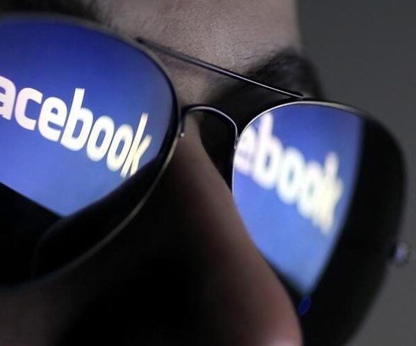 Facebook тестирует комментарии с цветным фоном (facebook glasses)