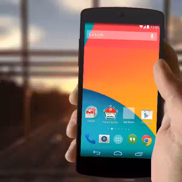 nexus 5 in hand