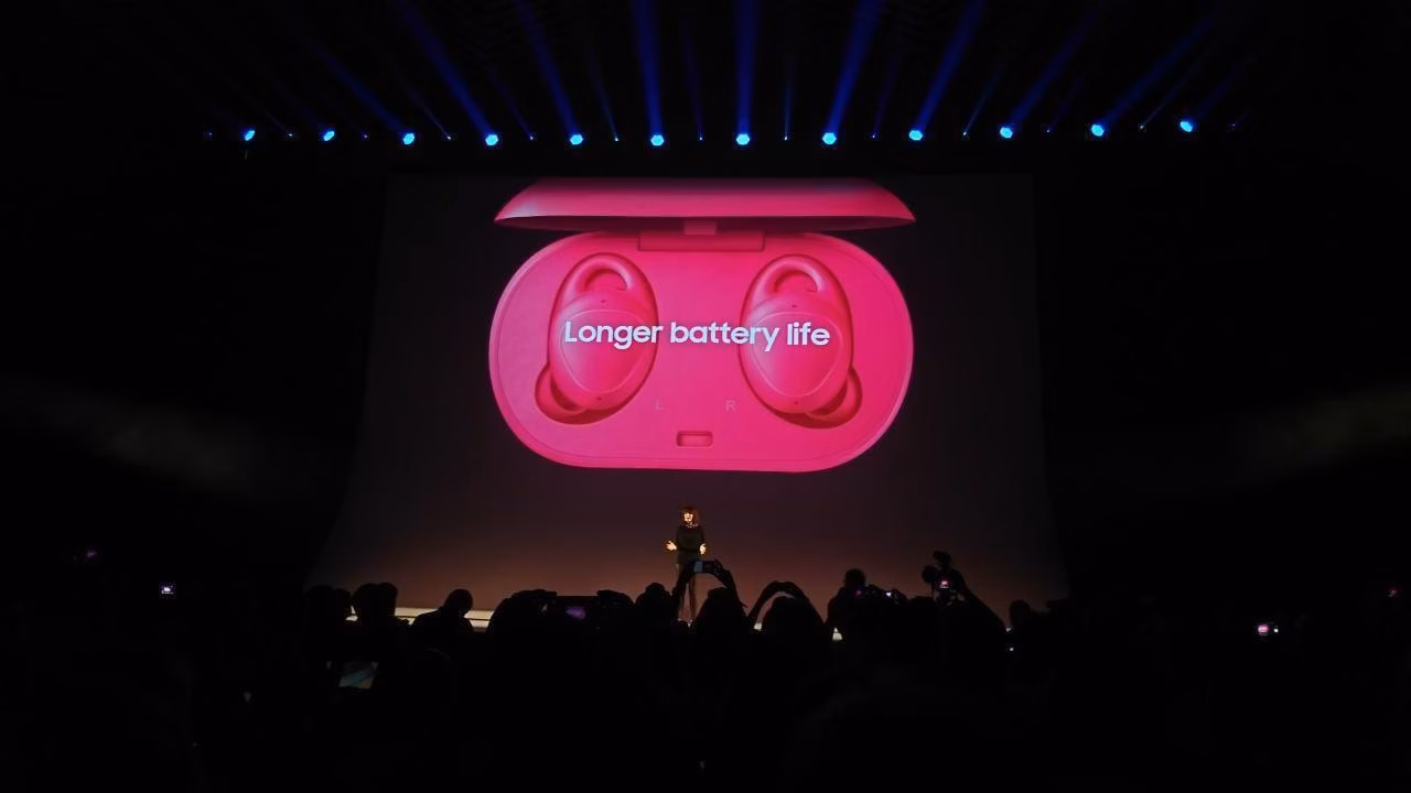 IFA 2017. Samsung презентовала спортивные беспроводные наушники Gear IconX 4 photo 2017 08 30 21 42 47