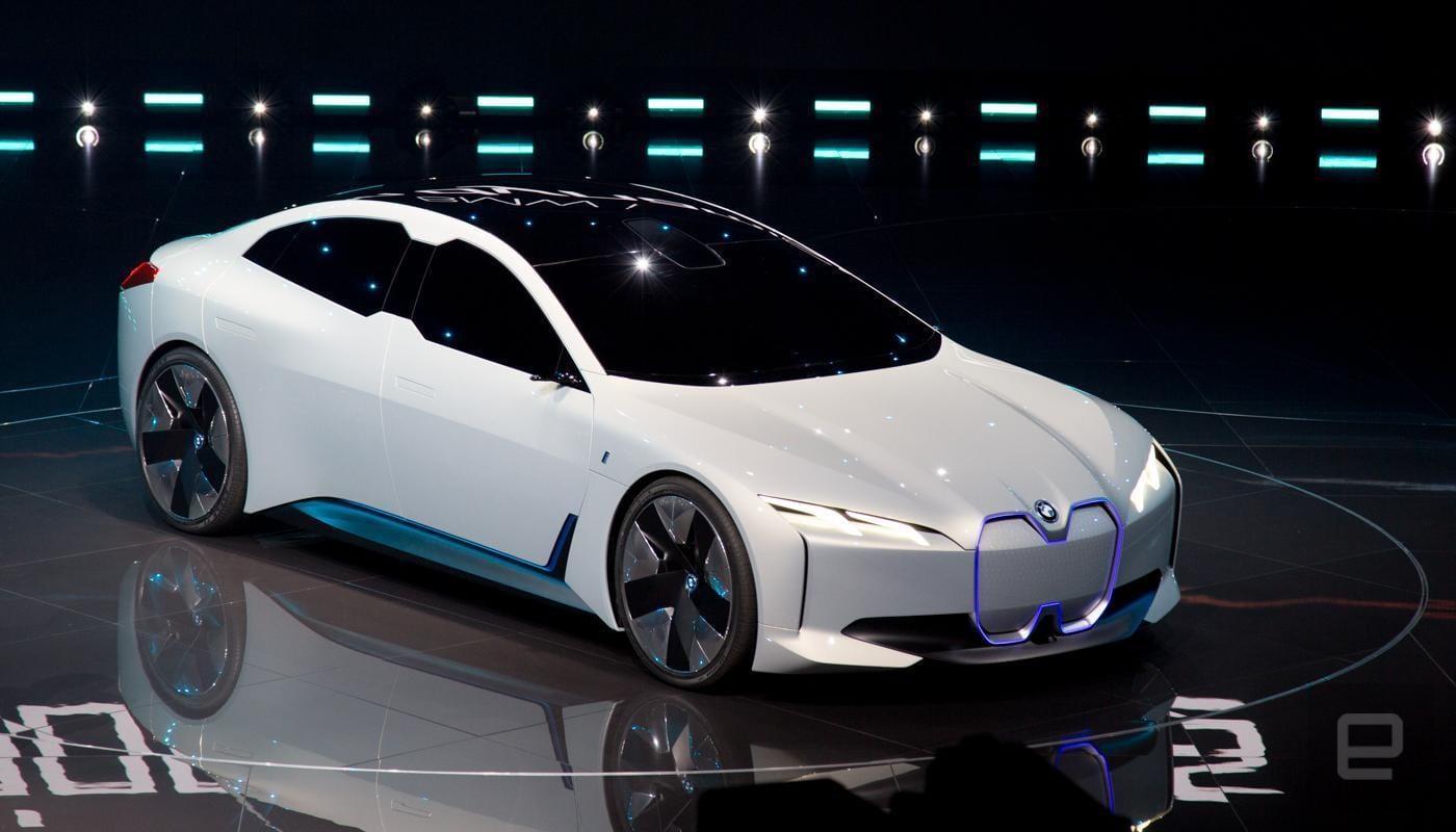 На Франкфуртском автосалоне BMW показала концепт электромобиля с запасом хода 600 км (0912 ivision 7402)