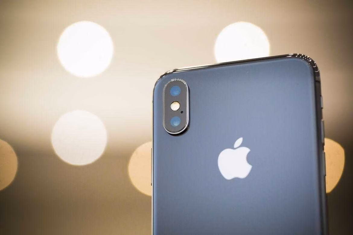 iPhone X будет трудно купить до 2018 года 2 Задняя панель iPhone X