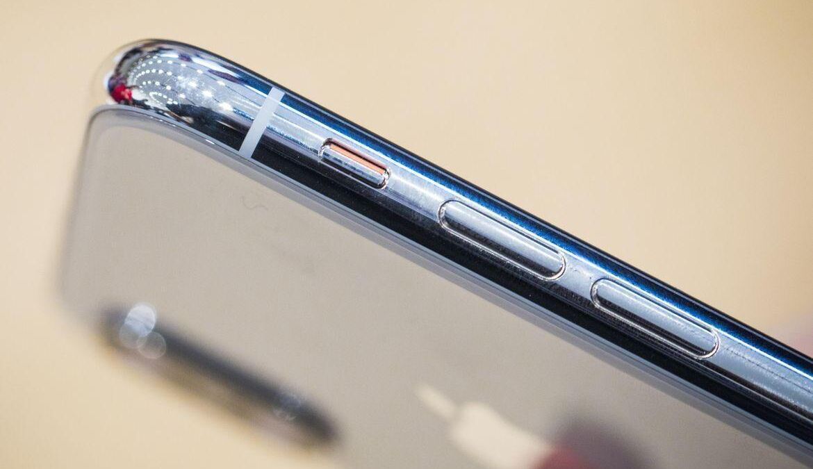 Боковые кнопки iPhone X