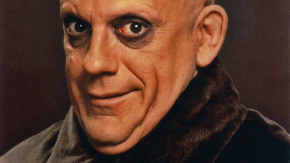 Портрет Кристофера Ллойда в темной обстановке