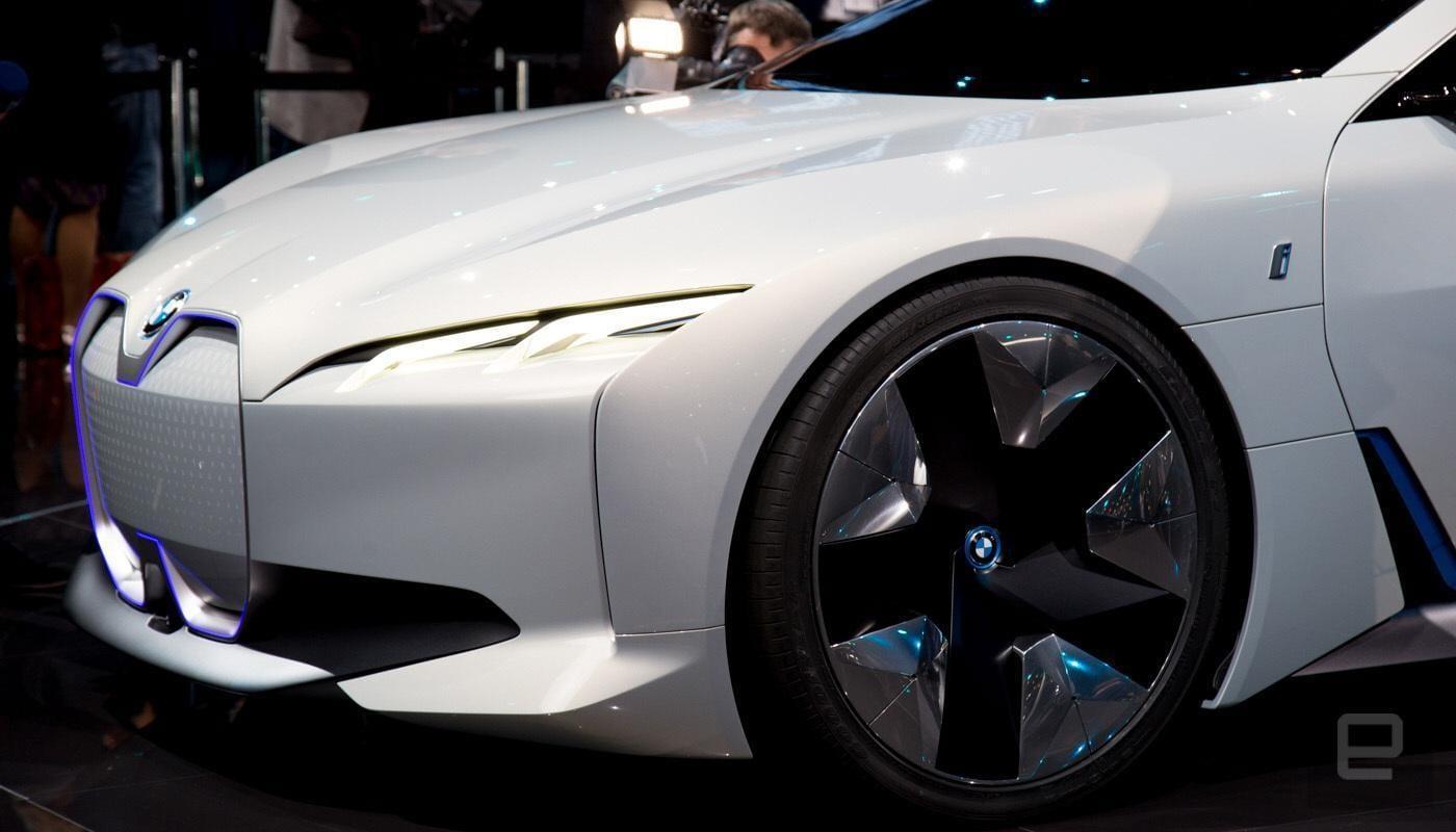 На Франкфуртском автосалоне BMW показала концепт электромобиля с запасом хода 600 км (bmw ivision 2017 09 12 03 1)