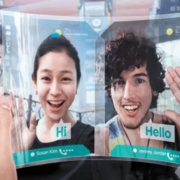 Смартфон со сгибающимся дисплеем от Samsung должен поступить в продажу в 2018 году (foldable ad)