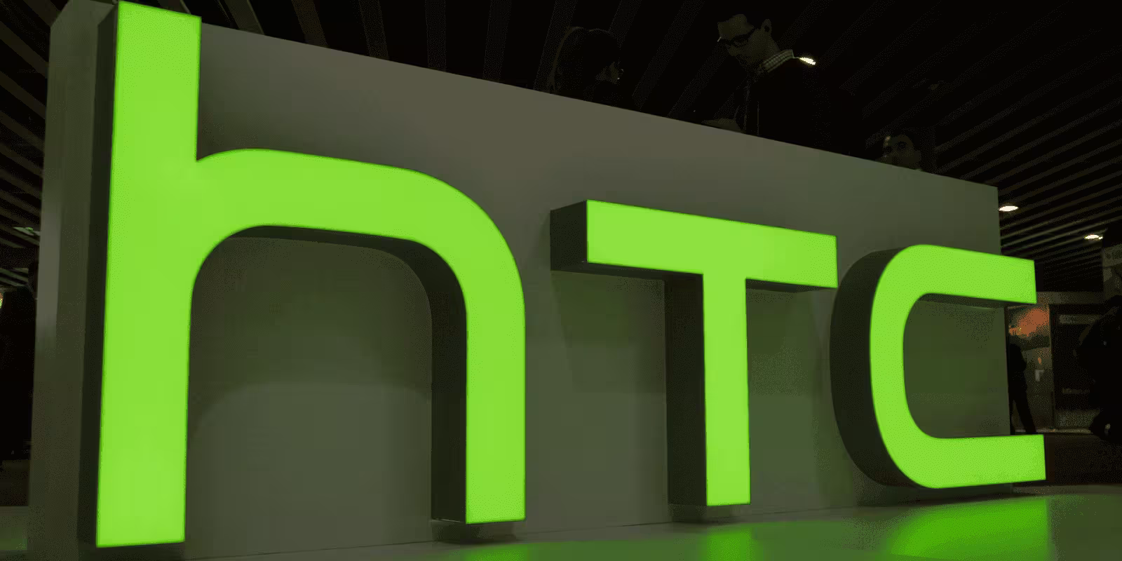 HTC U11 Plus показался на рендере 2 HTC logo1