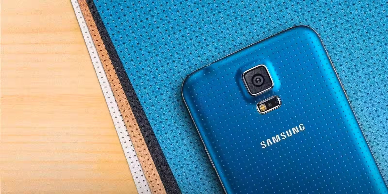 Задняя панель смартфона Samsung Galaxy S5 с голубым покрытием