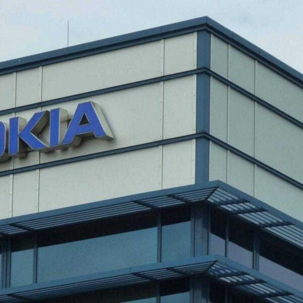 Huawei начнёт платить Nokia за патенты (nokia sign hq 1)