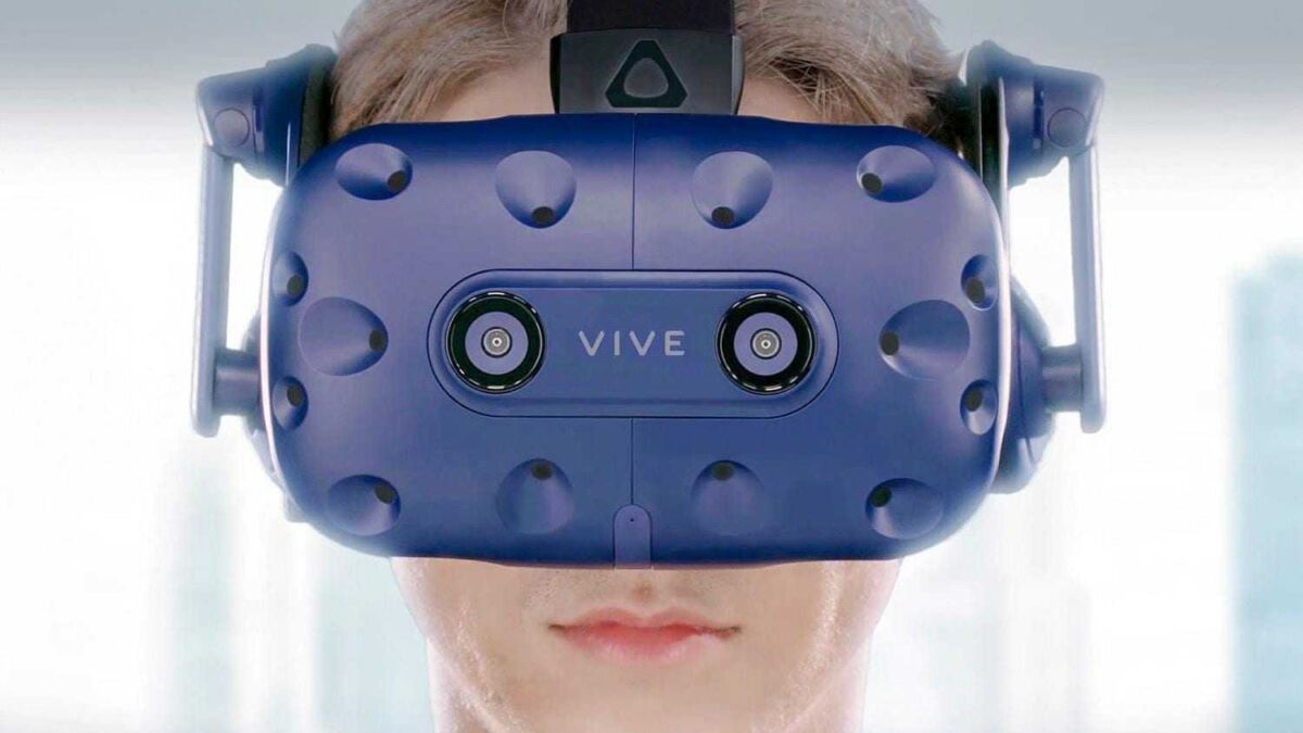 VR-гарнитура HTC Vive Pro с двумя объективами и динамиками