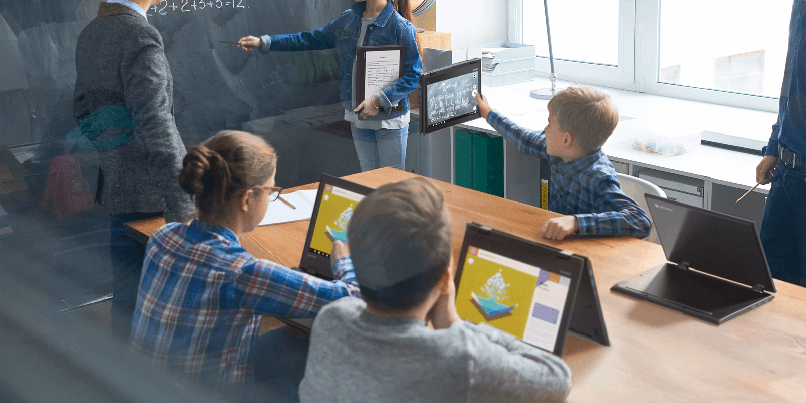 Lenovo сделал ноутбуки для учёбы 4 lenovo chromebook 500e head
