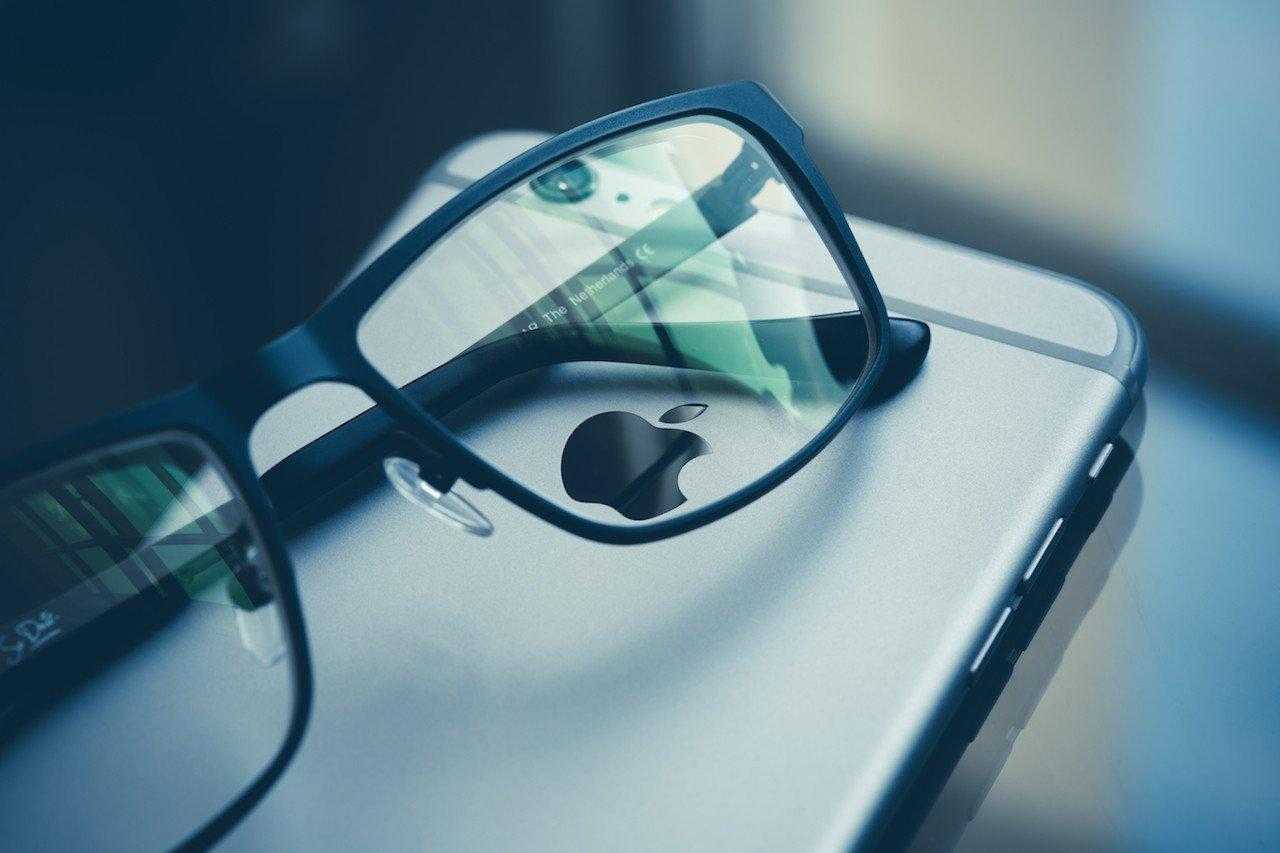 Apple запатентовала умные очки (1499000052 s3 news tmp 126745 apple glasses default 1280)