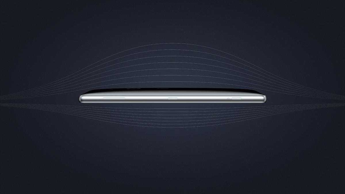 OPPO Reno15 Pro и Watch S на белом столе