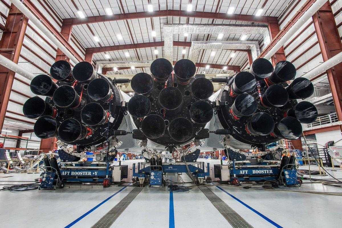 Запуск года: SpaceX отправила в космос Falcon Heavy (Falcon Heavy)