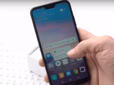 Экран Huawei P20 lite с открытыми приложениями и интерфейсом