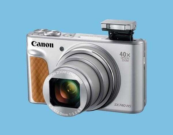 Canon представил первую компактную камеру с 4К видео (740 silver 3qflash hires 700x467 c)