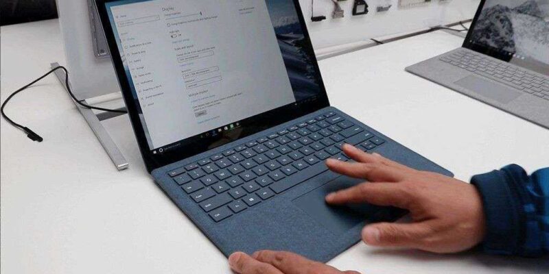 Слухи: Microsoft’s Surface Laptop 2 может выйти в черном цвете (1497888974 programmnoe obespechenie microsoft surface laptop 2017)