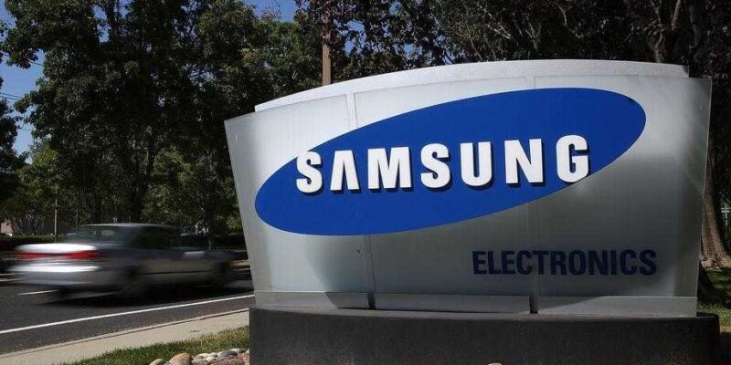 Samsung работает над складными дисплеями для ноутбуков (149540410.jpg.0)