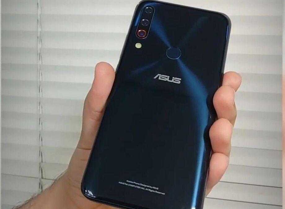 Задняя часть Asus с тремя камерами и датчиком отпечатков