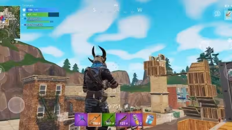 Игровой интерфейс Fortnite на Android с оружием и строительством